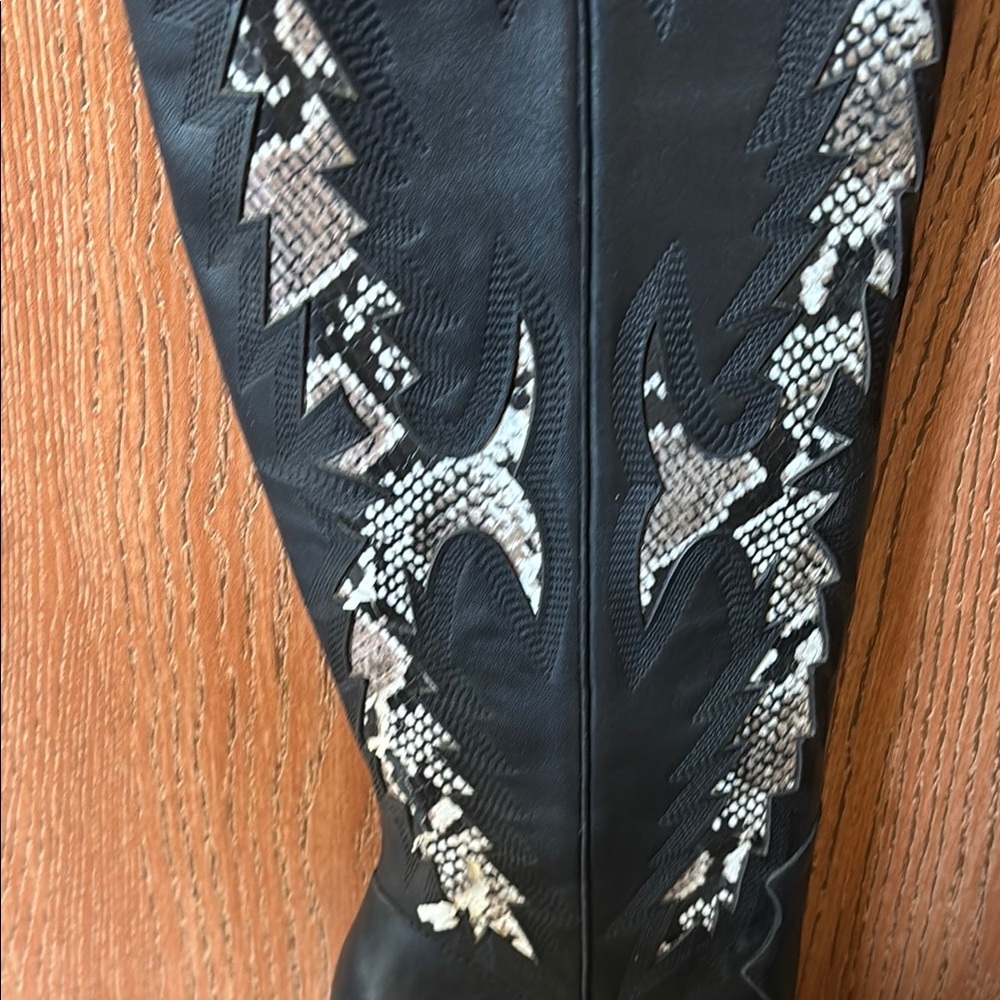 Gianni Bini Katyanna snake & black boots - Picture 7 of 14